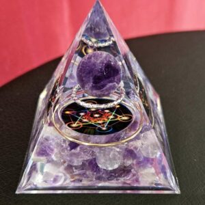 Pyramide Orgone Améthyste et Pentagramme