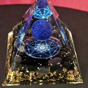 Pyramide Orgone Lapis Lazuli et Obsidienne Noire